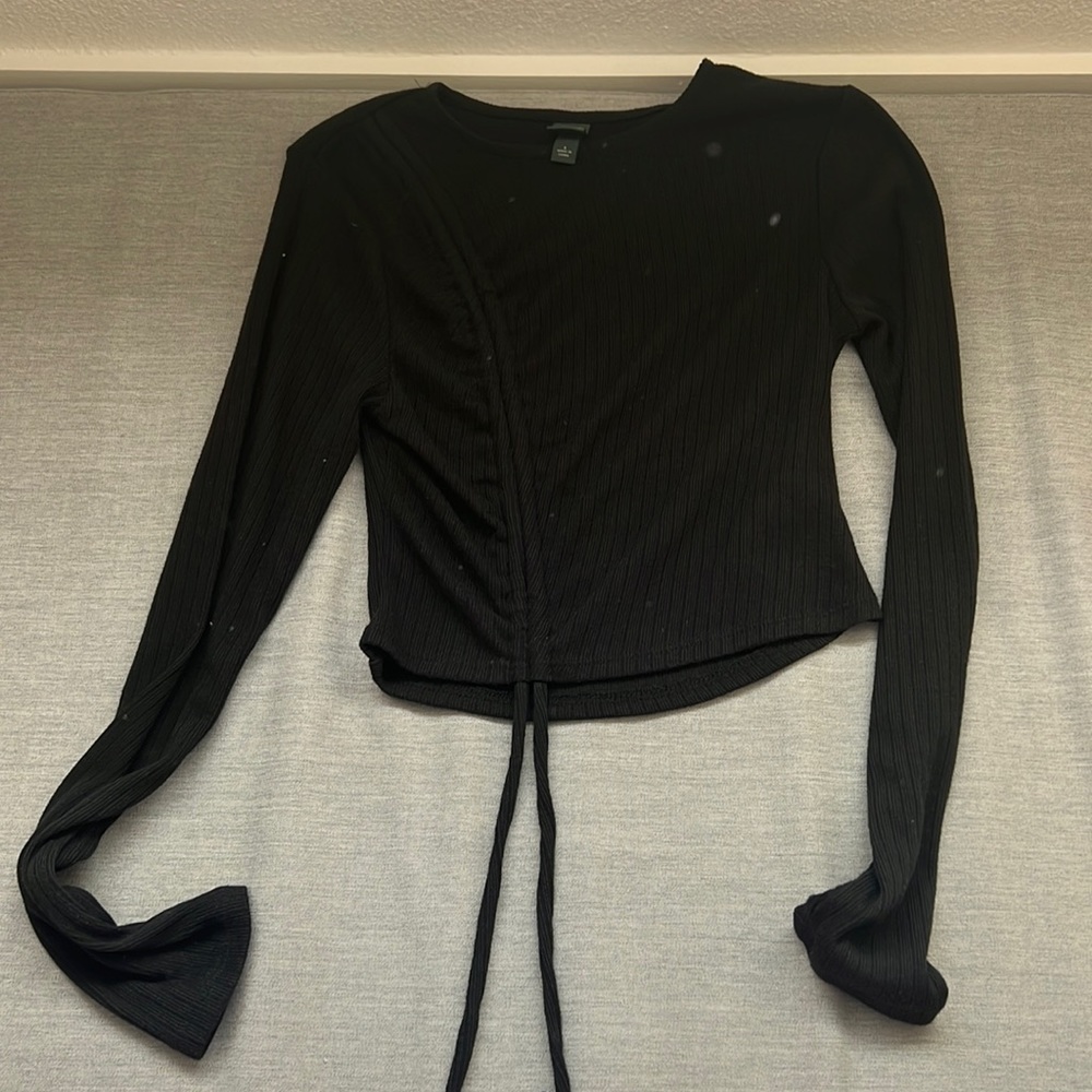 black srunch tie cropped long sleeve